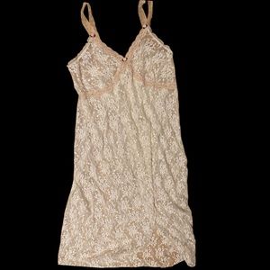 Breathtaking Y2K Volup Creme Lace Nightgown with Pink Rosettes by Cacique